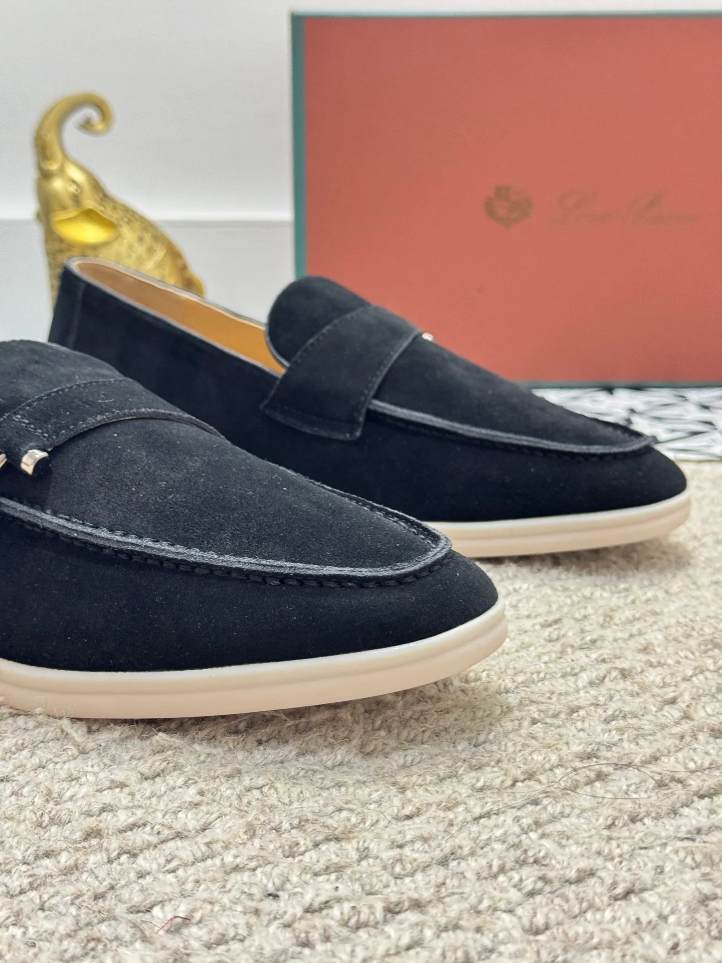 Men's men's shoes 💰380 [New model] 🍓🍓Loro Piana - LP couple model. The new moccasins are made of water-repellent treated suede uppers with rubber soles, a classic. The complex craftsmanship and meticulous structure make the shoes light and soft, allowing you to walk comfortably and freely. Perfect for wearing at the beach or out in the water during the summer. Size: 35-44 (45 customized MH)